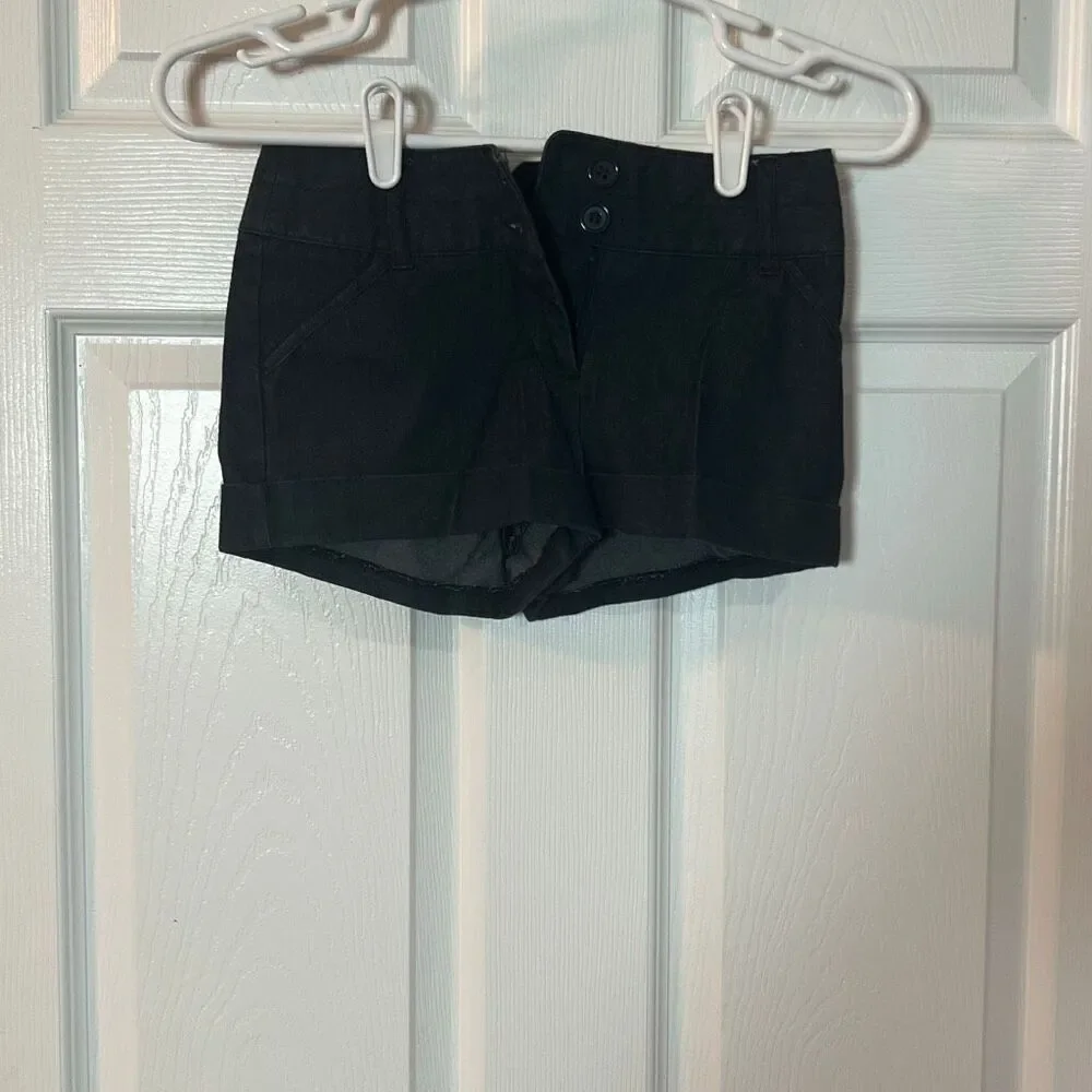 Forever Orchid Black Dressy Shorts Size 8